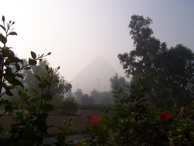 image Vista parcial de pirámide, Giza, Egipto