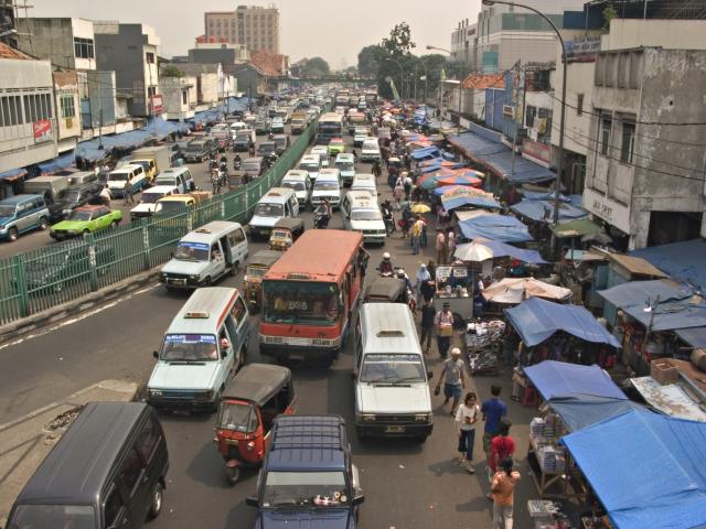 image Vista de la calle Jatinegara, Jakarta, Indonesia