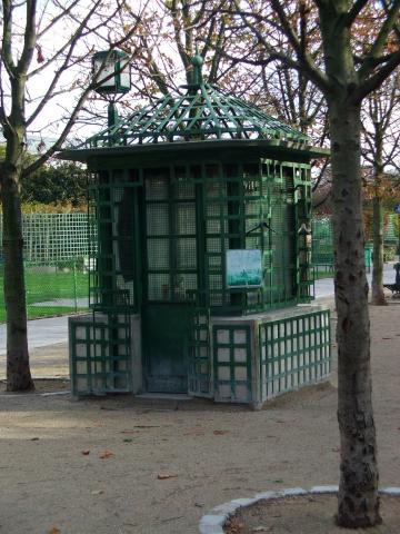 image Quiosco en un parque, París