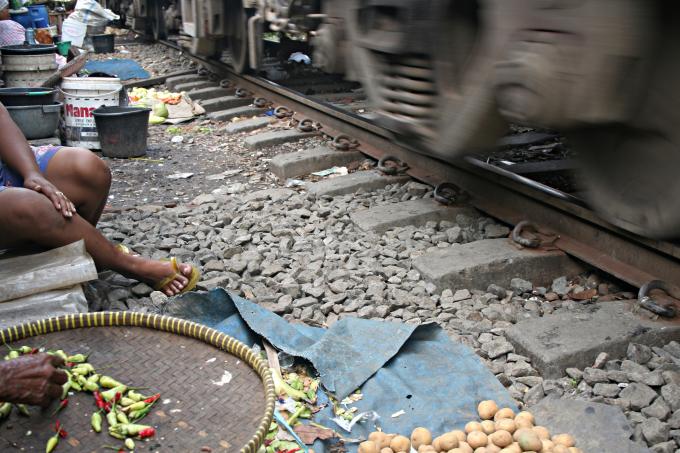 image Vías del tren, Yakarta, Indonesia