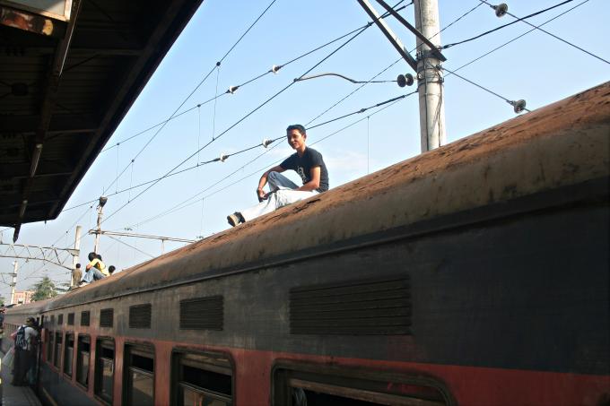 image Viajando en tren, Jakarta, Indonesia