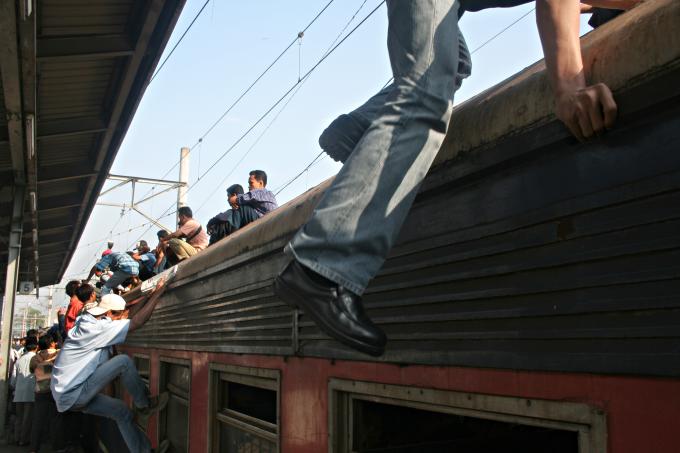 image Viajando en tren, Jakarta, Indonesia