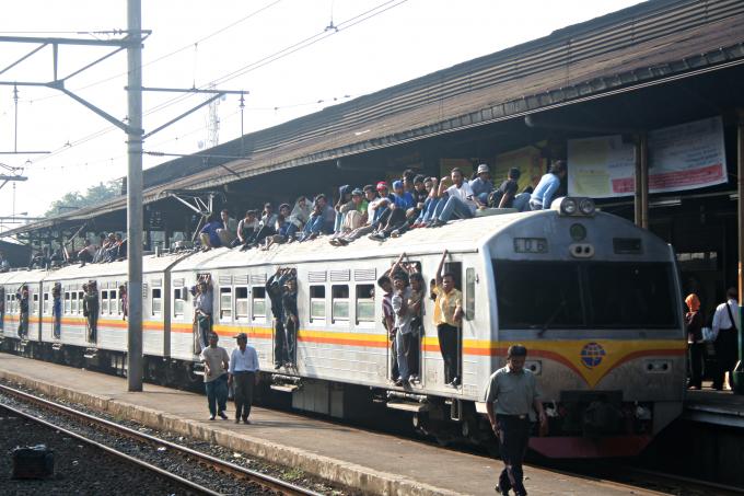 image Viajando en tren, Jakarta, Indonesia