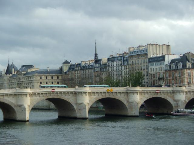image Puente sobre el río Sena, París