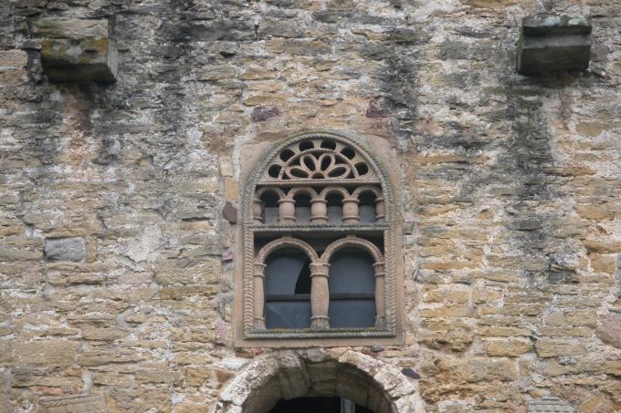 image Detalle de la fachada de la Iglesia de San Miguel de Lillo, Oviedo, Asturias