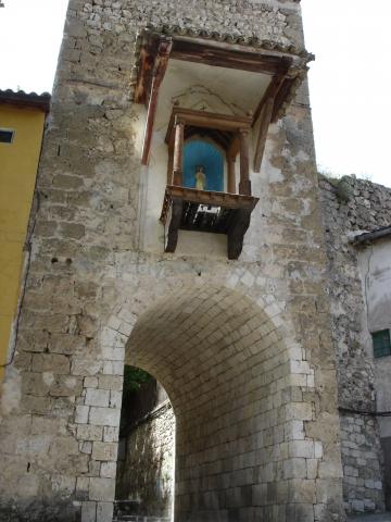 image Puerta de la muralla de Brihuega, Guadalajara