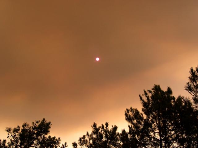 image Humareda de incendio en La Puebla de Caramiñal, A Coruña