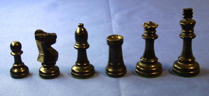 image Juego de fichas negras de ajedrez