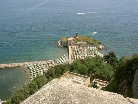 image Playa del Castillo de Baia, Nápoles