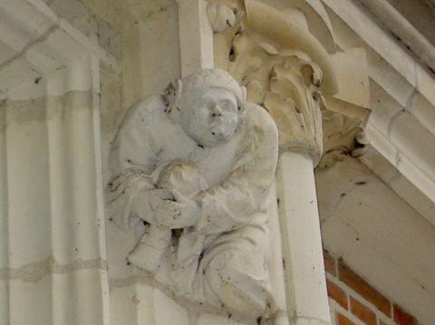 image Escultura en el castillo de Blois (Francia)
