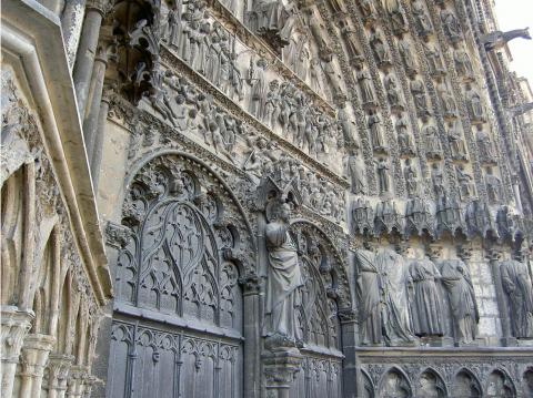 image Portada de la Catedral de Saint-Etienne de Bourges, Francia. 