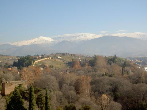 image Vistas Mezquita Mayor y Sierra Nevada, Alhambra (Granada)