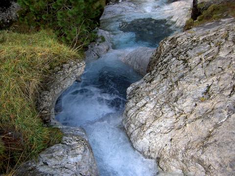 image Río Gave en los Pirineos (Francia)