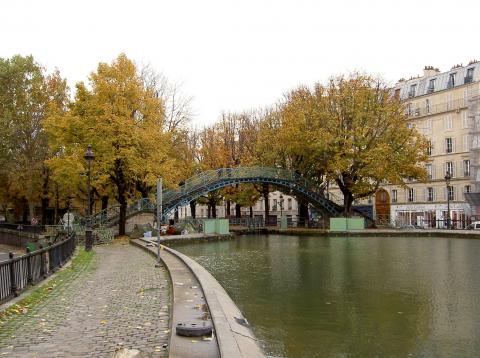 image Pasarela en el Canal Saint-Martin, París (Francia)