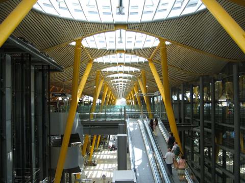 image Interior de la T4, Aeropuerto Adolfo Suárez Madrid-Barajas
