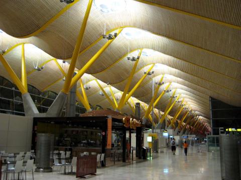 image Interior de la T4, Aeropuerto Adolfo Suárez Madrid-Barajas