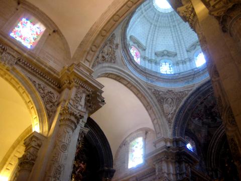 image Interior Iglesia Colegial del Divino Salvador, Sevilla (España)