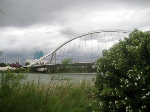 image Puente de la Barqueta, Sevilla (España)