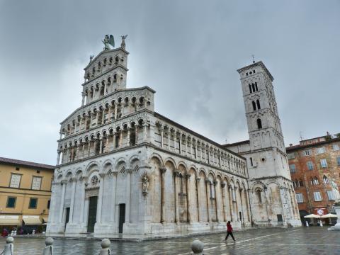 image La Iglesia de San Miguel en Foro