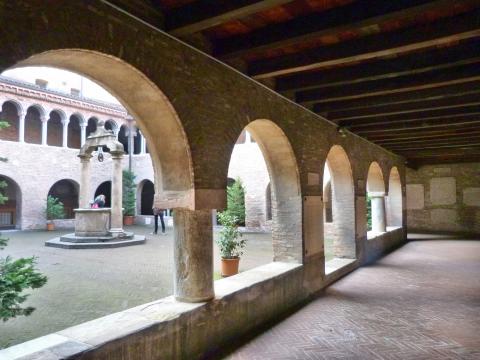 image Basílica de Santo Stefano