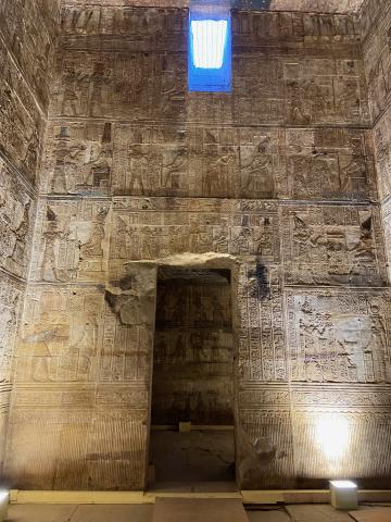 image Relieves templo Hathor