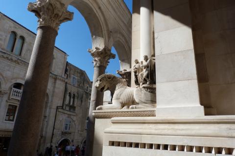 image Arco de la Catedral de San Domnión
