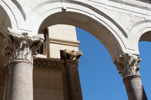 image Arco de la Catedral de San Domnión