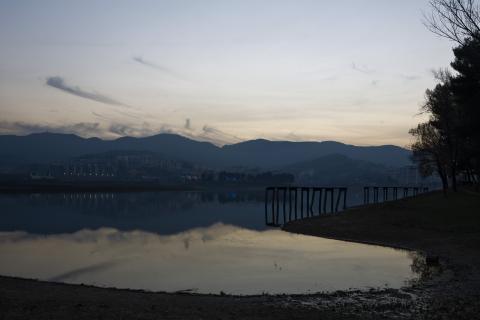 image Lago artificial en el Parku Kombëtar, Tirana, Albania
