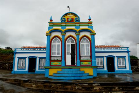 image Capilla dedicada al Espíritu Santo típica de la Isla de Terceira, Azores