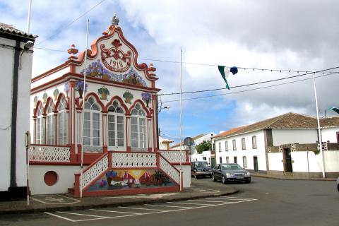 image Capilla dedicada al Espíritu Santo típica de la Isla de Terceira, Azores