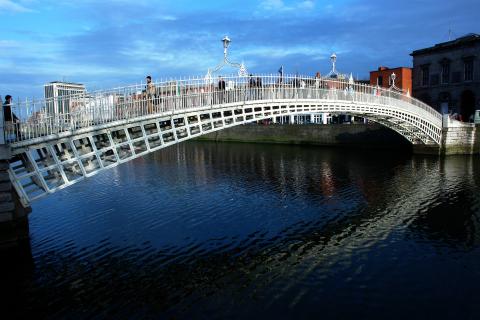 image Puente Half Penny en Dublín, Irlanda  