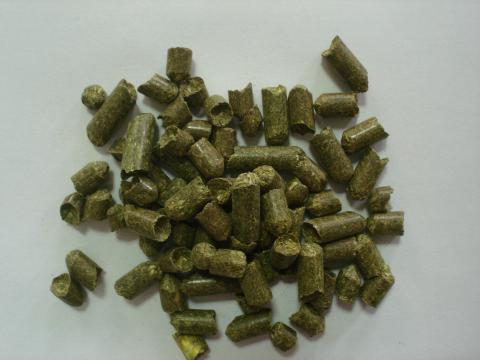 image Alfalfa deshidratada en gránulos para alimentación animal