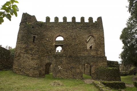 image Castillo de Montewab en el recinto real de Fasil Ghebi, Etiopía