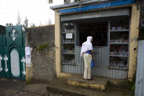 image Tienda de venta de ofrendas para la iglesia ortodoxa, Gondar, Etiopía