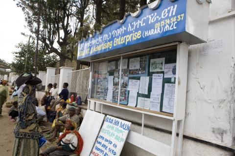 image Tablón de anuncios en las calles de Harar, Etiopía