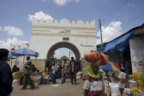 image Puerta de Showa y mercado cristiano en Harar, Etiopía