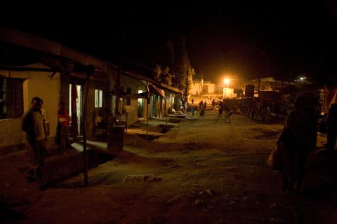 image Barrio de las Hienas en Harar de noche, Etiopía