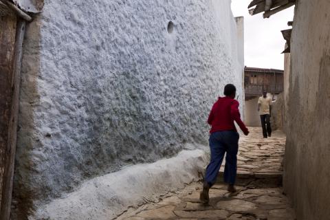 image Muros blancos y calles estrechas en Harar, Etiopía