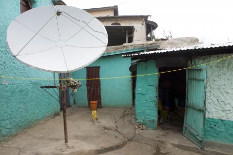 image Parabólica en una calle de Harar, Etiopía