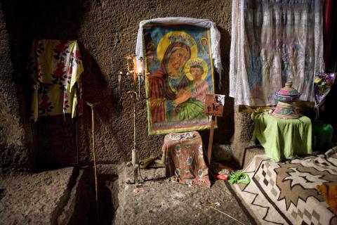 image Pintura de la Virgen con el Niño en una de las iglesias de Lalibela, Etiopía