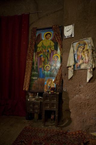 image Arcángel Rafael y la Virgen en el interior de Bete kidus Gabriel y Rafael, Lalibela, Etiopía