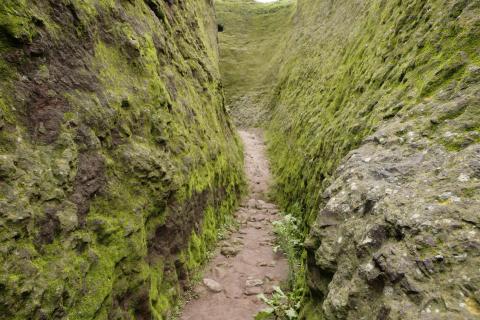 image Camino de salida de Bete Gabriel y Rafael, Lalibela, Etiopía