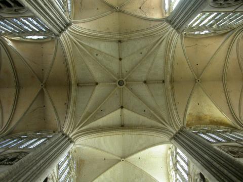 image Bóveda estrellada del crucero de la Catedral de Amiens, Francia