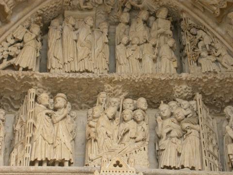 image Detalle del tímpano en el portal de San Fermín de la Catedral de Amiens, Francia