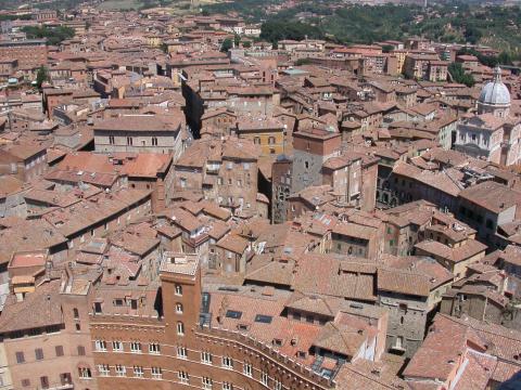 image Vista parcial de la ciudad medieval de Siena, Italia