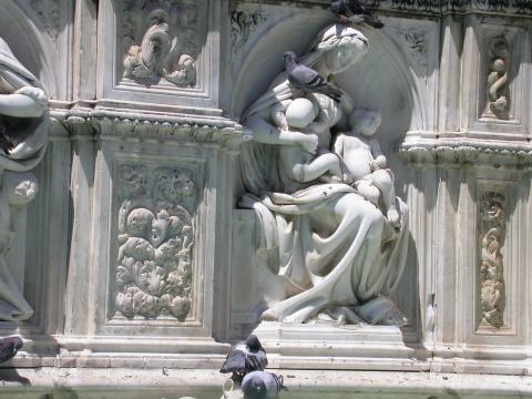 image Detalle de la Fuente Gaia, Siena, Italia