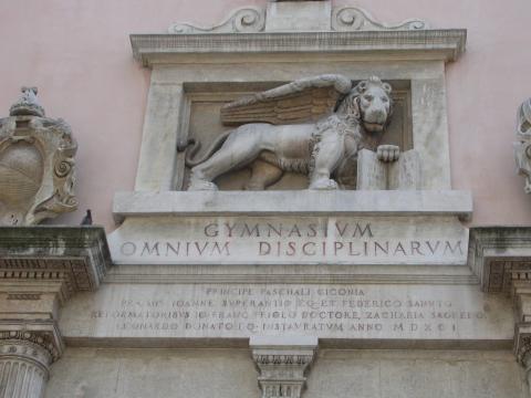 image Detalle del Ayuntamiento de Padua, Italia