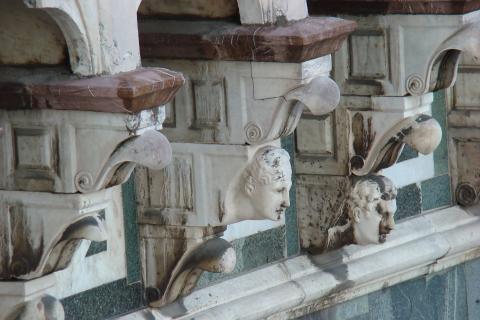 image Ménsulas del Duomo o Catedral de Florencia, Italia