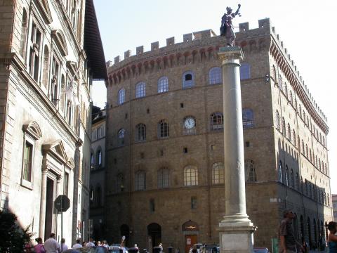 image Plaza Santa Trinidad, Florencia, Italia