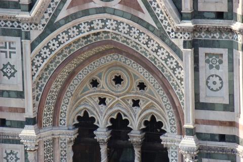 image Detalle del Campanile o Campanario del Duomo o Catedral de Florencia, Italia